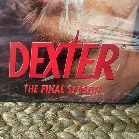 DEXTER- THE FINAL SEASON DVD Box Set. EUC - Picture 2 of 7